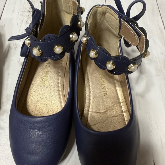 Stylish Kids Shoes Set - Black, White, Navy, and Cream - Picture 5 of 11